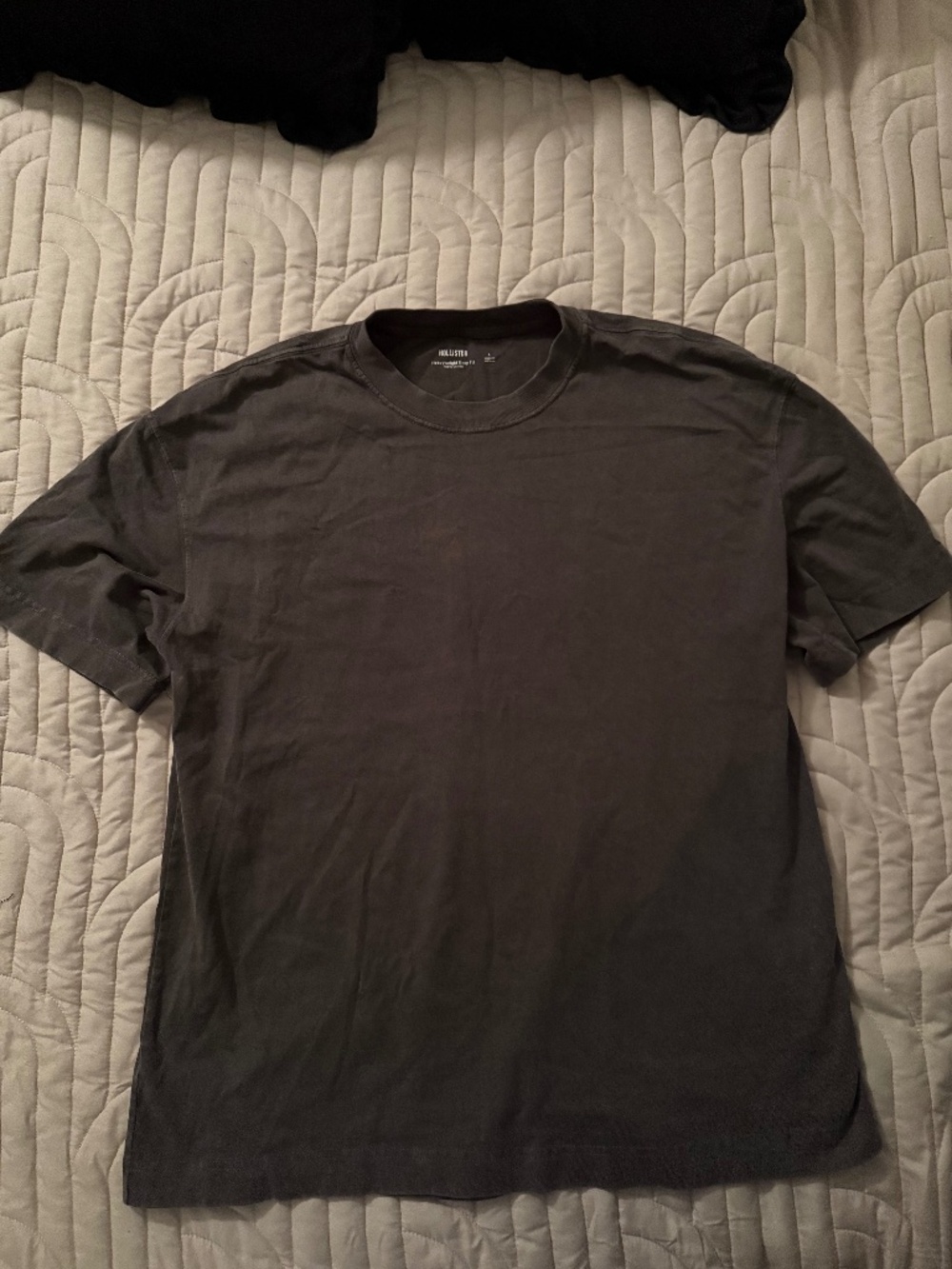 Hollister tee